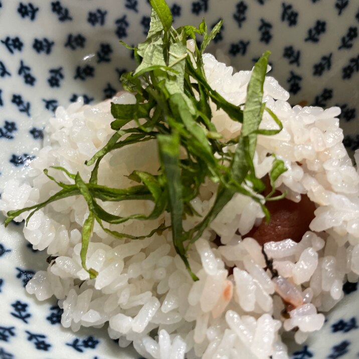 梅干しいり炊飯、青じそのせ(梅干しごはん、青じそ)